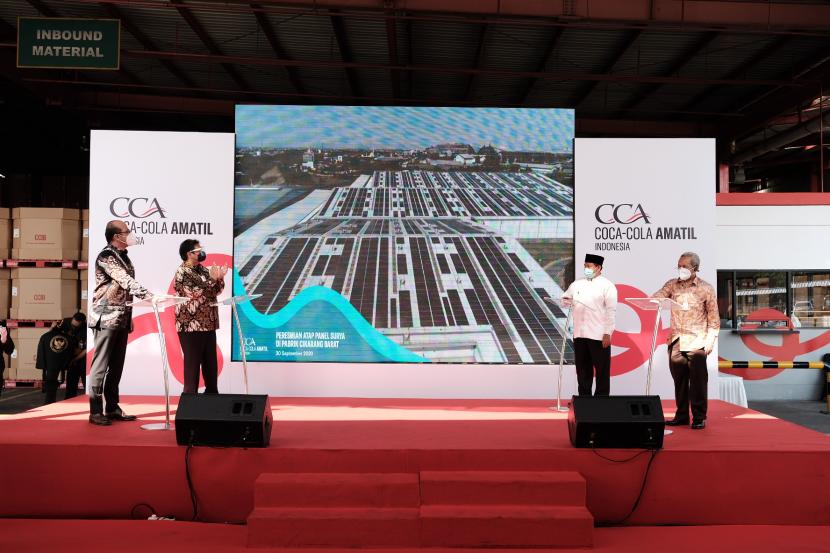  Coca-Cola Amatil Indonesia memiliki atap panel surya terbesar seluas 72 ribu hektare dalam fasilitas produksi di Asia Tenggara.