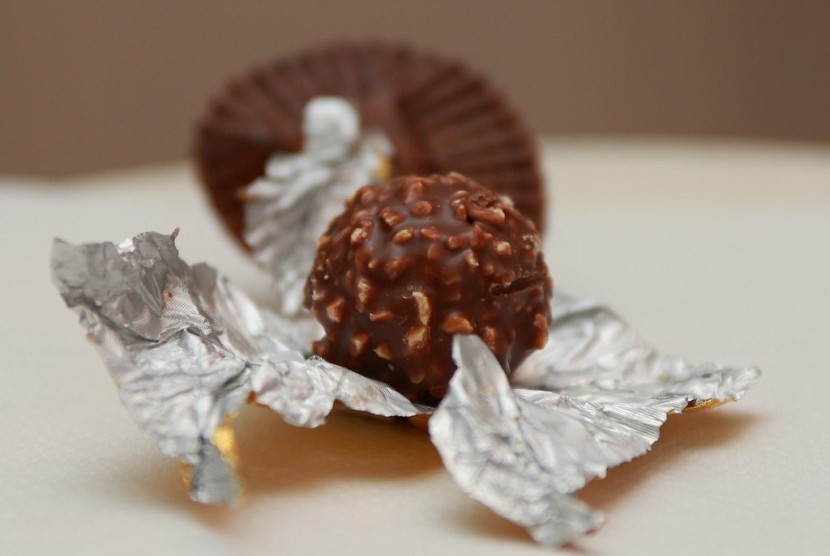 Ferrero Rocher uses palm oil for its chocolate.