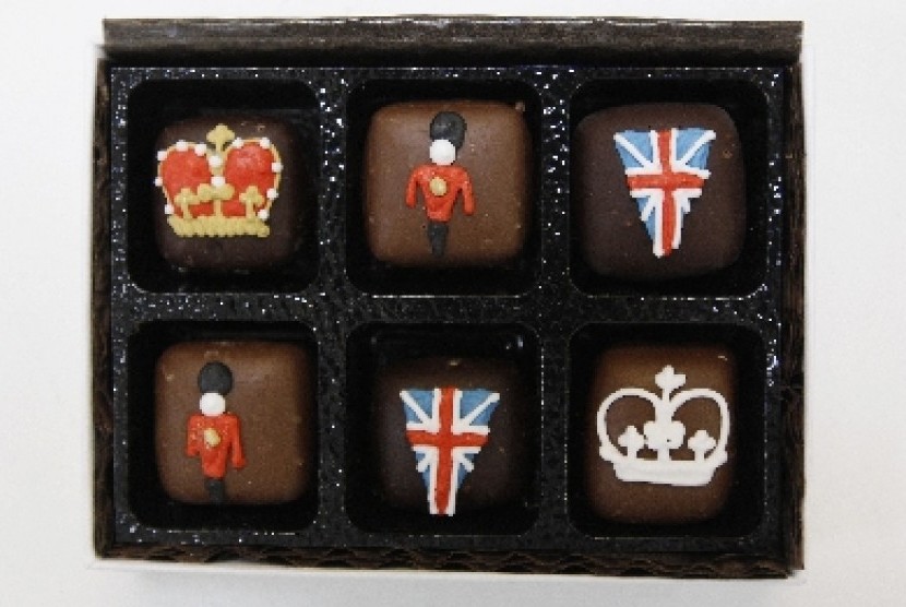 Coklat berhiaskan ornamen perayaan bagi Ratu Inggris.