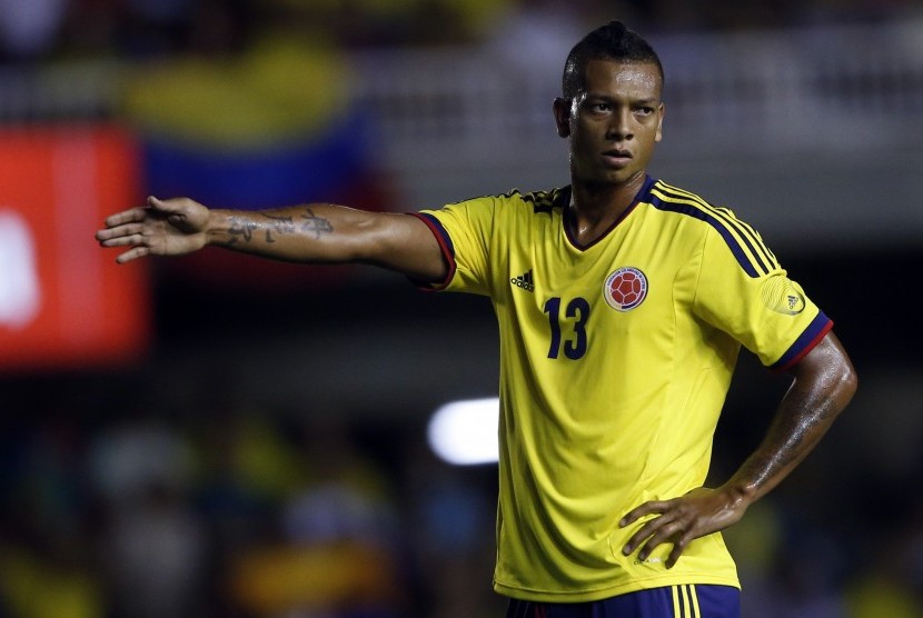 Colombia's Guarin gestures against Serbia during their international friendly soccer match at Mini-Estadi stadium in Barcelona