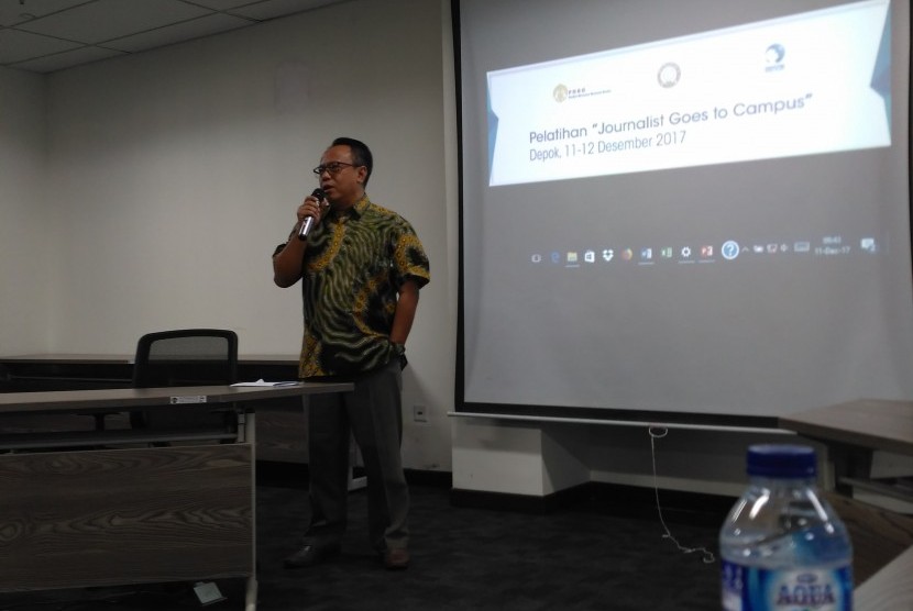 Communications Director danone indonesia, Arif mujahidin saat membuka acara Journalist Goes to Campus di Gedung A Fakultas Kesehatan Masyarakat Universitas Indonesia (FKM UI), Depok, Senin (11/12).