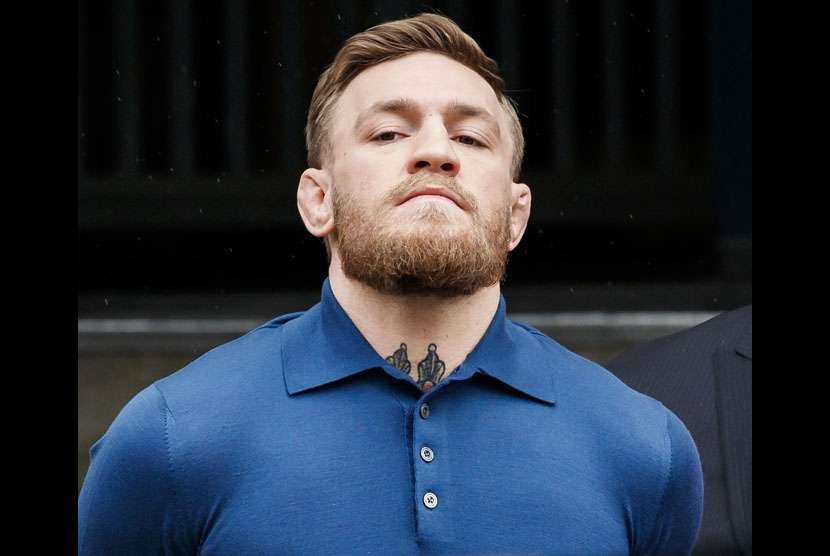 Petarung UFC Conor McGregor. McGregor ditangkap kepolisian Dublin, Irlandia, usai tepergok berkendara dengan ugal-ugalan dan membahayakan pengendara lain. 