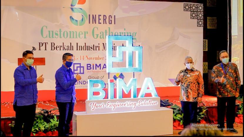 Consumer Gathering sekaligus Ulang tahun PT. Berkah Industri Mesin Angkat (BIMA) yang merupakan salah satu cucu Perusahaan Pelindo III di Pandaan, Pasuruan, Jawa Timur, Jumat (13/11). 