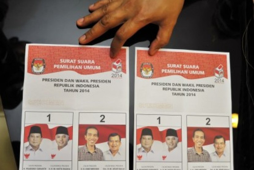Contoh surat suara Pemilihan Umum Presiden 2014. 