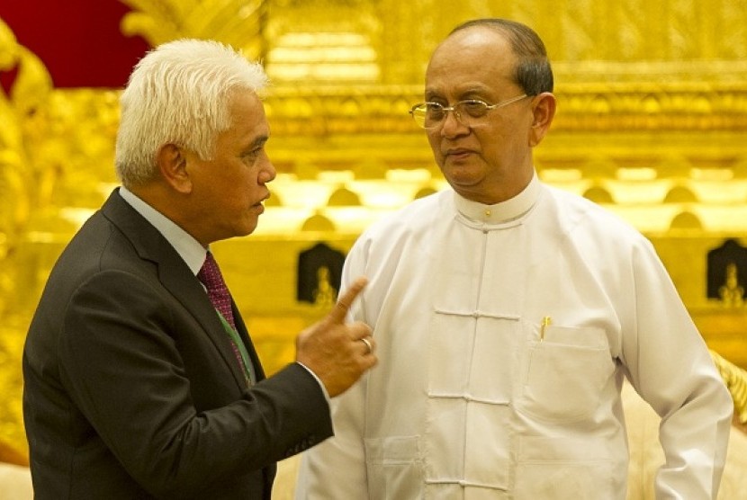 Coordinating Minister of Economy Hatta Rajasa (left) meet President of Myanmar Thein Sein, di Nay Pri Taw, Myanmar, Tuesday. 