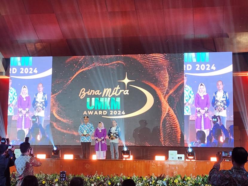Corporate Forum for CSR Development (CFCD) Foundation menggelar malam anugerah Bina Mitra UMKM Award 2024 yang diadakan di Aula Binakarna, Hotel Bidakara, Pancoran Jakarta pada Sabtu (29/6/2024) malam.