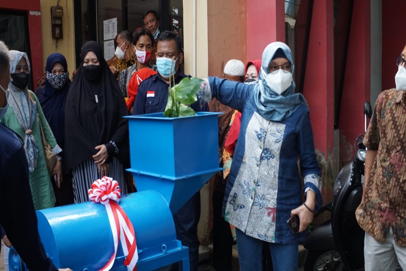 Corporate Social Responsibility (CSR) PT Jasamarga memberikan fasilitas bagi dua Bank Sampah di Kelurahan Cipinang Melayu, Kecamatan Makasar, Kota Jakarta Timur, yaitu Bank Sampah Kasih Jumilah (RW 12) dan Bank Sampah Flamboyan (RW 09). 