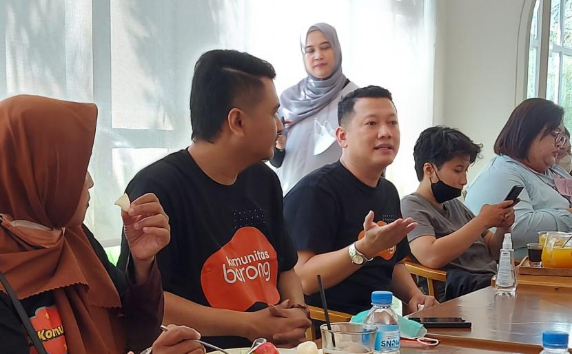Country Manager Borong Indonesia, Ronald Sipahutar (ketiga dari kiri) menjelaskan program ekspansi PT Borong Indonesia (Borong) di Kota Semarang, dalam acara ‘Ngobol Bareng Borong’ di Semarang, Jawa Tengah, Rabu (20/7).