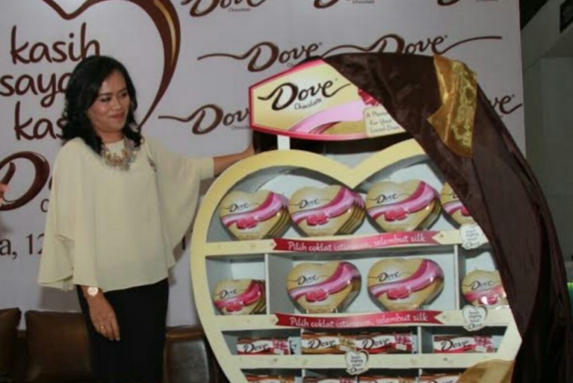 Country Marketing Manager Mars, Gemita Pasaribu saat acara 'Peluncuran Kampanye DOVE Chocolate' di Bonobo Event Space & Bar, Jakarta, Kamis (12/1).