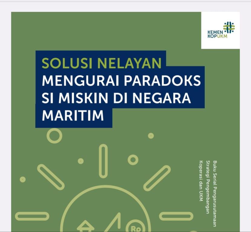 Cover buku berjudul Solusi Nelayan Mengurai Paradoks Si Miskin di Negara Maritim.