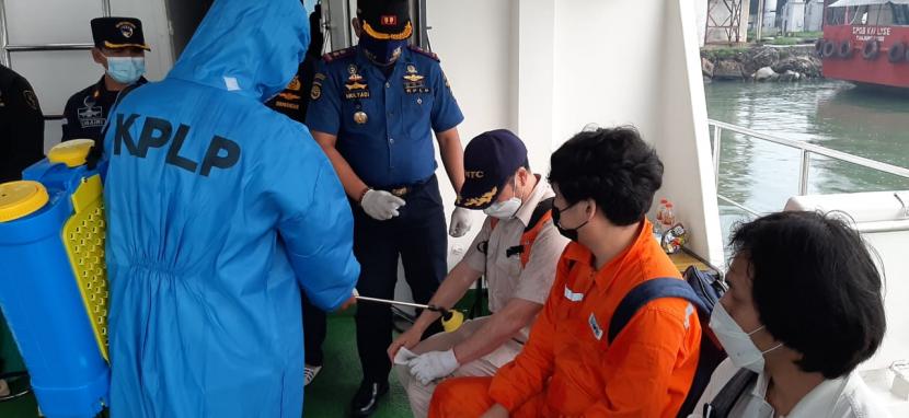 Crew Kapal KLM Bahtera Salbach berjumlah 8 (delapan) orang berhasil diselamatkan pascainsiden tubrukan.