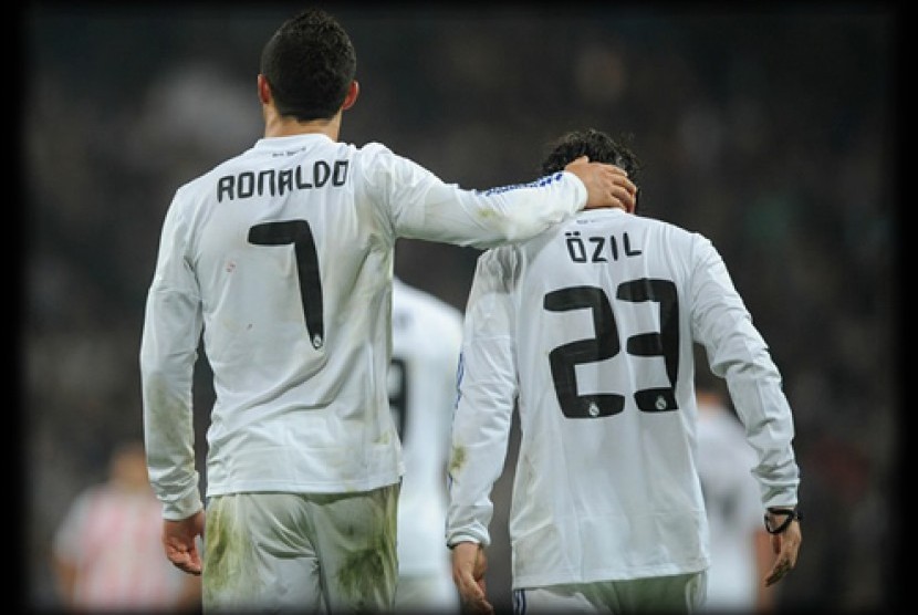 Cristiano Ronaldo dan Mesut Oezil