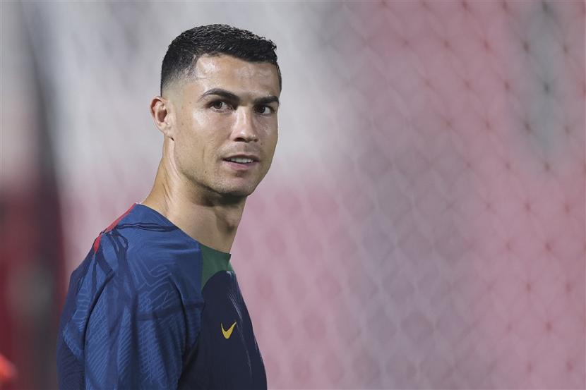  Cristiano Ronaldo dari Portugal menghadiri sesi latihan menjelang pertandingan sepak bola grup H Piala Dunia FIFA 2022 melawan Ghana, di Al-Shahaniya SC Training Center, dekat Doha, Qatar, 23 November 2022. 
