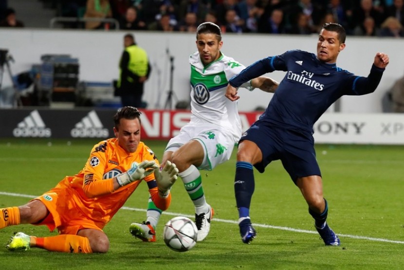 Cristiano Ronaldo gagal menaklukkan kiper Wolfsburg Diego Benaglio.