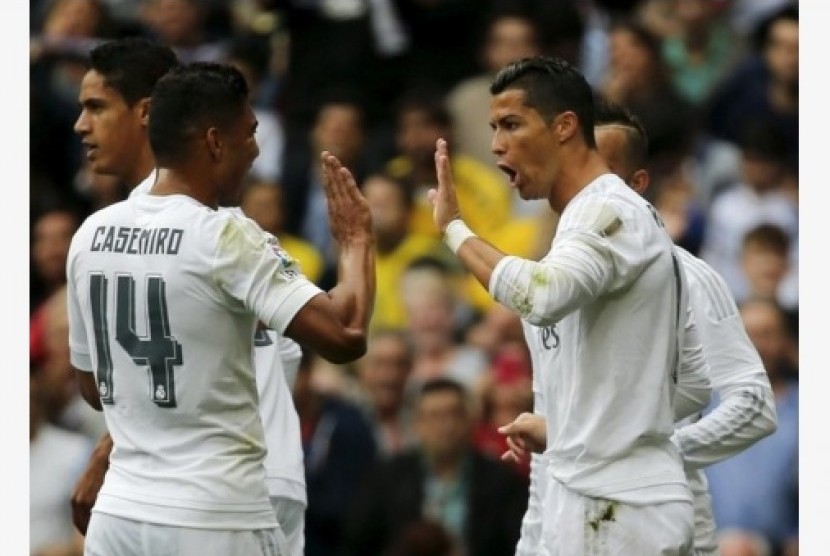Cristiano Ronaldo (kanan) saat masih berkostum Real Madrid bersama Casemiro.