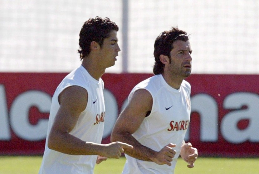Cristiano Ronaldo (kiri) dan Luis Figo