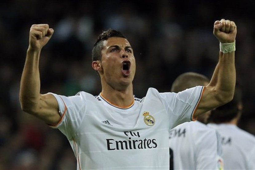 Cristiano Ronaldo melakukan selebrasi usai mencetak gol.