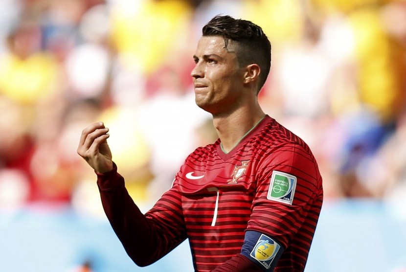 Cristiano Ronaldo mengekspresikan kekecewaannya usai Portugal tersingkir dari Piala Dunia 2014