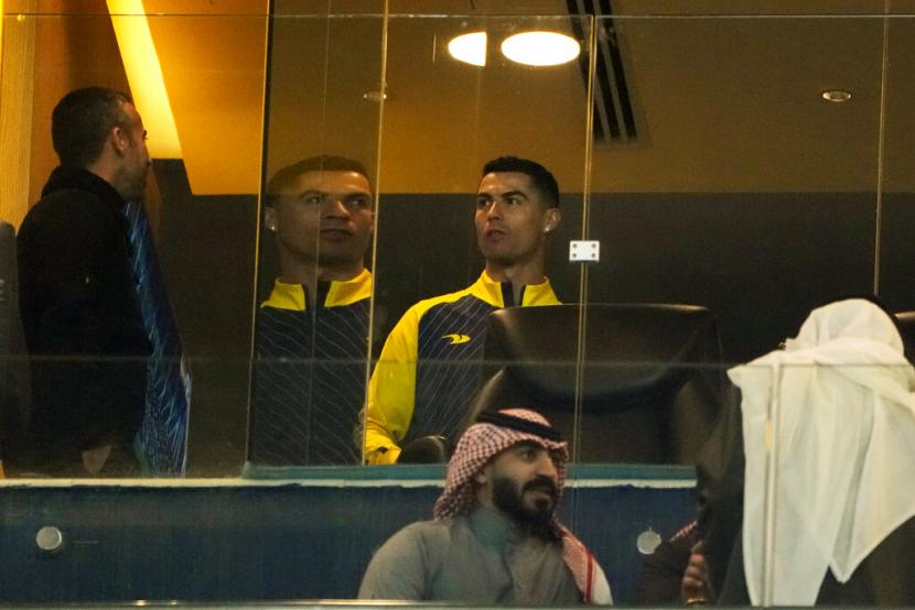  Cristiano Ronaldo menghadiri pertandingan timnya melawan Al Tai di Liga Saudi di Marsool Park di Riyadh, Arab Saudi, Jumat (6/1/2023).