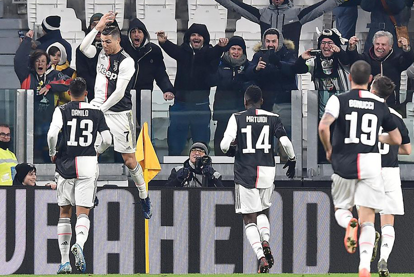 Cristiano Ronaldo merayakan golnya ke gawang Parma, di Turin, Senin (20/1) dini hari WIB.