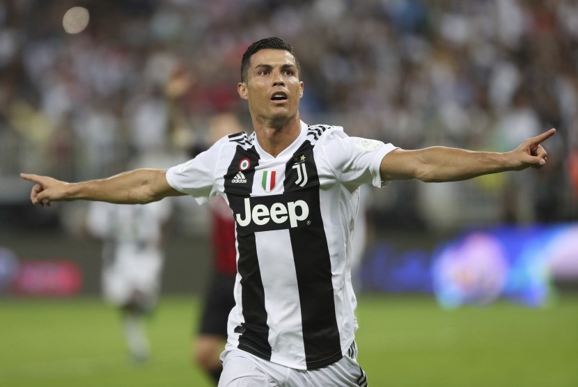  Cristiano Ronaldo merayakan golnya untuk Juventus di final melawan AC Milan di stadion King Abdullah, Saudi Arabia, Kamis.