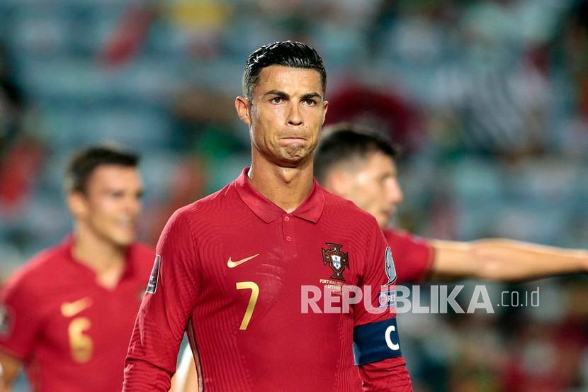  Cristiano Ronaldo saat pertandingan sepak bola kualifikasi grup A Piala Dunia FIFA Qatar 2022 antara Portugal dan Irlandia yang diadakan di stadion Algarve di Faro, Portugal, Kamis (2/9) WIB.