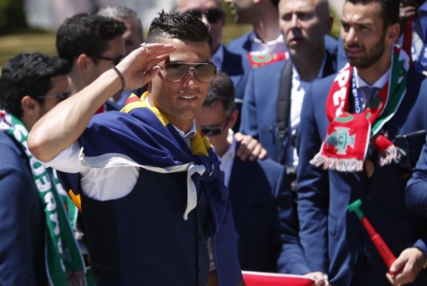 Cristiano Ronaldo saat tiba di Belem Palace untuk bertemu dengan Presiden Portugal Marcelo Rebelo de Sousa.