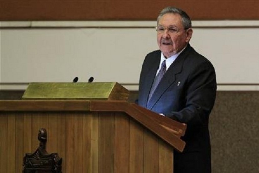 Cuba's President Raul Castro addresses the audience during the closing session of the Cuban National Assembly in Havana February 24, 2013. 