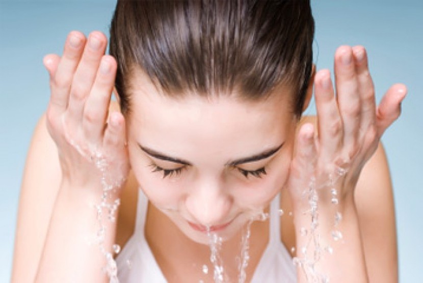 Cuci muka bebaskan minyak di wajah