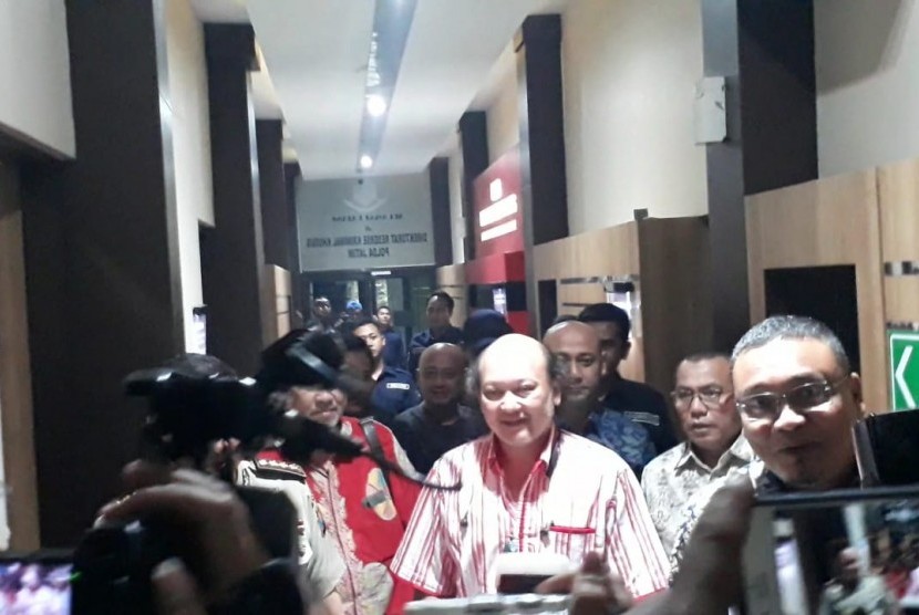 Cucu mantan Presiden RI Soeharto, Ari Haryo Wibowo Harjojudanto atau akrab dikenal Ari Haryo Sigit (AHS) mengakui dirinya terdaftar sebagai member investasi diduga bodong MeMiles yang dijalankan PT Kam and Kam