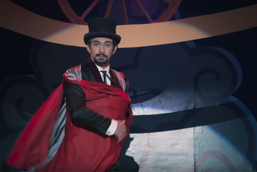 Cuplikan film Abracadabra yang dibintangi aktor Reza Rahadian.