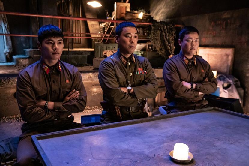 Cuplikan film komedi Korea Selatan, 6/45 Lottery Landing On You.  Industri film Korea Selatan pada tahun ini dilaporkan telah melampaui pendapatan 1 triliun won untuk pertama kalinya setelah berjuang untuk bertahan dari dampak pandemi Covid-19.