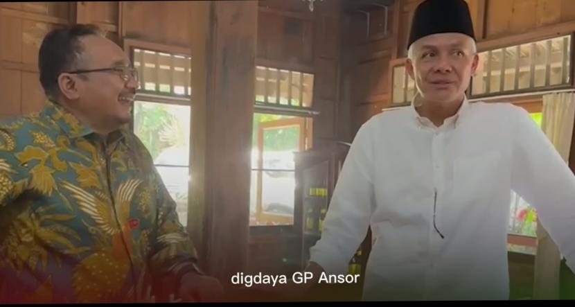 Cuplikan Ganjar Pranowo sedang berbincang dengan Gus Yaqut di akhir-akhir video harlah GP Ansor ke-89.
