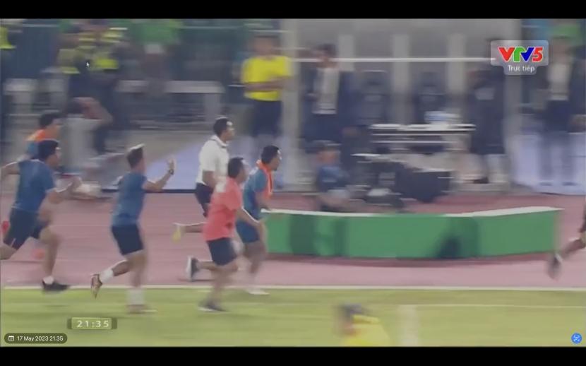 Cuplikan video keributan laga final SEA Games 2023 di Kamboja antara timnas Indonesia vs Thailand.