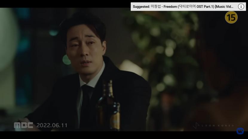 Cuplikan video musik 'An Unfamiliar Day' yang dinyanyikan Chen EXO untuk drama Doctor Lawyer.