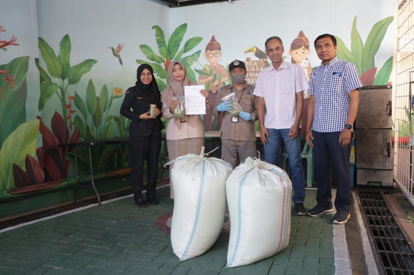 CV Argo Sehat Nusantara, perusahaan yang berdomisili di Blora, Jawa Tengah, mengekspor dua ton daun kelor ke Kuala Lumpur, Malaysia. 