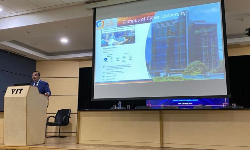 Cyber University atau Universitas Siber Indonesia yang dulunya bernama BRI Institute ikut berperan andil dalam acara IEEE International Conference India.