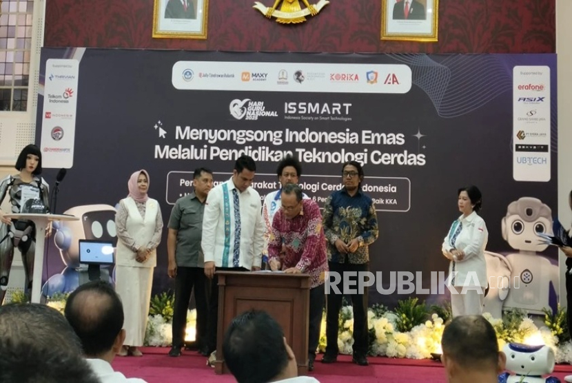 Cyber University Jadi Mitra Strategis IS-Smart dalam Pengembangan AI dan IoT