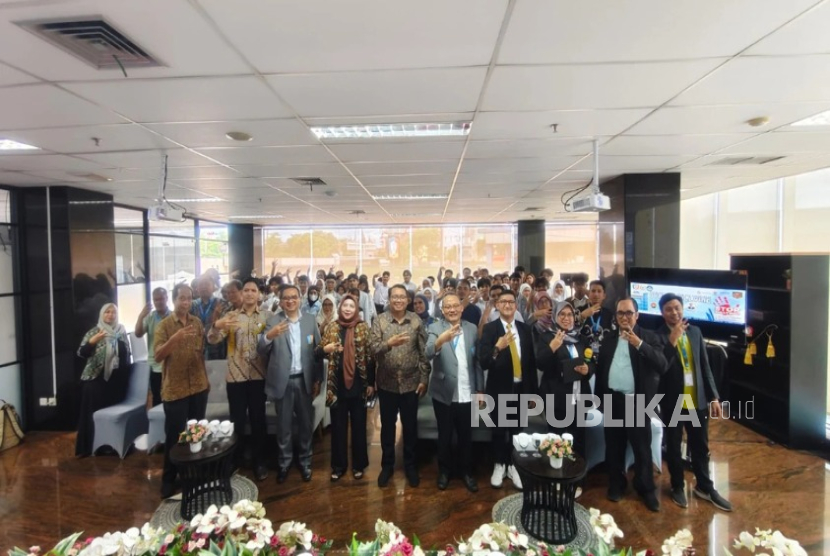 Cyber University memiliki komitmen membangun dunia digital yang aman dengan menggelar sosialisasi pencegahan cyberbullying, dengan menghadirkan anggota DPR sebagai narasumber utama. 