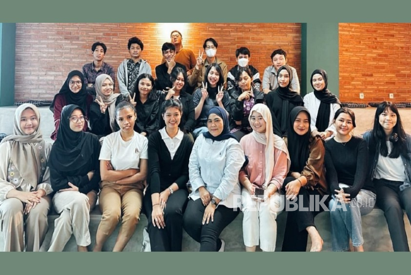 Cyber University menggelar ECTION 2.0, kompetisi pidato bahasa Inggris tingkat Asia. 