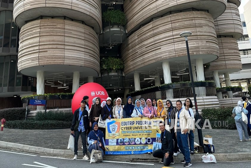 Cyber University menggelar Edutrip Program dengan destinasi utama Singapura dan Malaysia. 