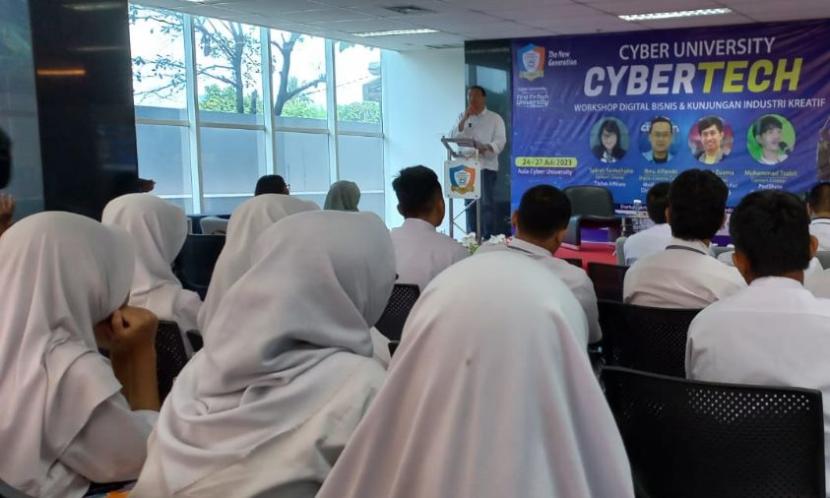Cyber University menggelat workshop digital bisnis & kunjungan industri kreatif bertajuk Cybertech.
