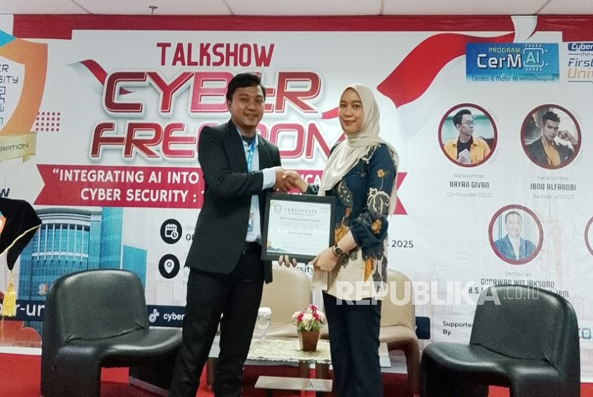 Buka Jalan Kuliah Gratis, Cyber University Hadirkan Smart Scholarship bagi Siswa Berprestasi
