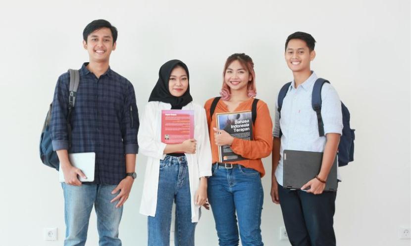 Cyber University sebagai The First Fintech University in Indonesia, membuka kesempatan emas bagi mahasiswanya untuk merintis karier sejak duduk di bangku kuliah melalui program Company Learning Program (CLP).