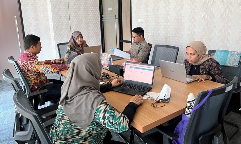 Cyber University terus berperan aktif dalam kemajuan Indonesia di bidang pedidikan. Salah satu upaya tersebut mereka lakukan melalui Lembaga Penelitian dan Pengabdian kepada Masyarakat (LPPM) yang memiliki visi memajukan masyarakat Indonesia.