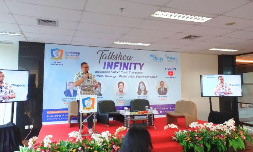 Cyber University yang juga disebut sebagai Kampus Fintech (Financial Technology) pertama di Indonesia bersama dengan Asosiasi Fintech Indonesia (Aftech) sukses menggelar acara talkshow Infinity (Indonesian Fintech Youth Community) dengan tema Fintech: Literasi Keuangan Digital untuk Milenial dan Gen Z.