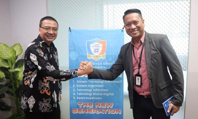 Cyber University yang semula BRI Institute melakukan penandatanganan kerja sama dengan perusahaan-perusahaan ternama di Indonesia dalam memberikan fasilitas bagi kedua belah pihak. Kali ini, kerja sama dilakukan dengan PT Bank Rakyat Indonesia (Persero) atau dikenal sebagai Bank BRI, pada Rabu (1/2/2023).