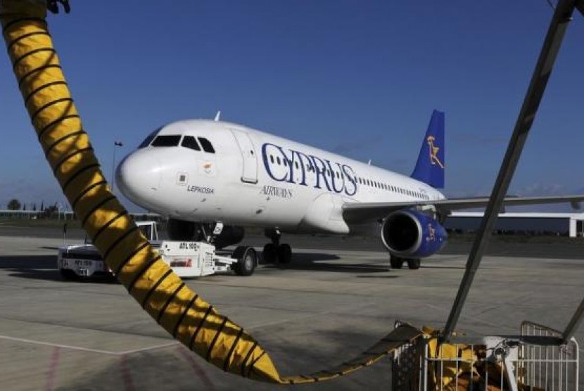 Cyprus Airways berhenti beroperasi.