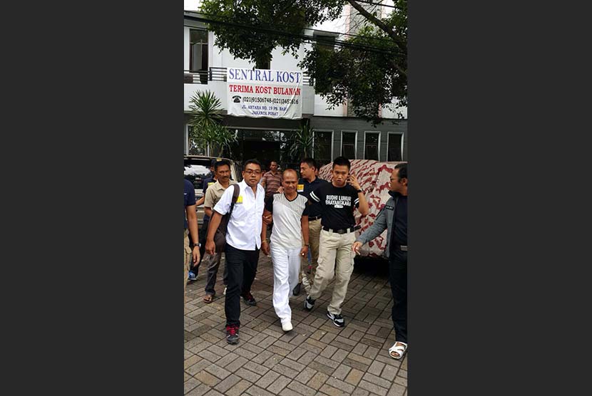 Daeng Azis ditangkap polisi.