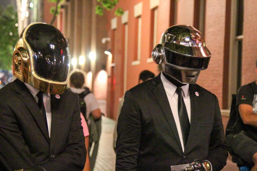 Daft Punk menjadi duo yang disebut membuat musik elektro mendunia.
